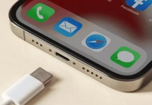 中和镇苹果15维修分享iPhone15改USB-C接口后能和安卓用户互借充电器吗 